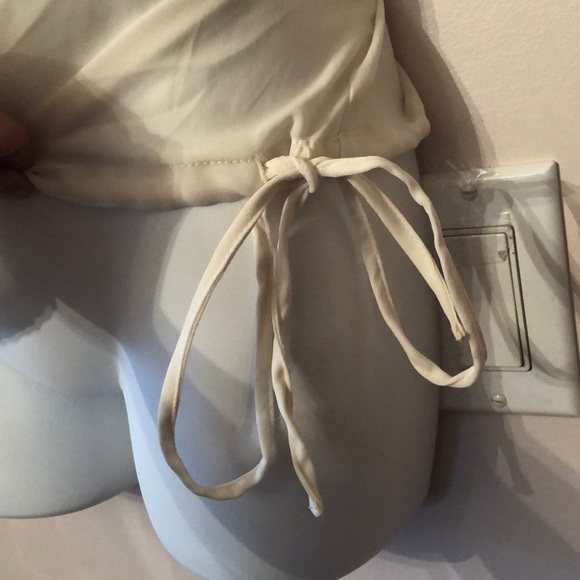 Ana flutter sleeve top - Picture 2 of 4